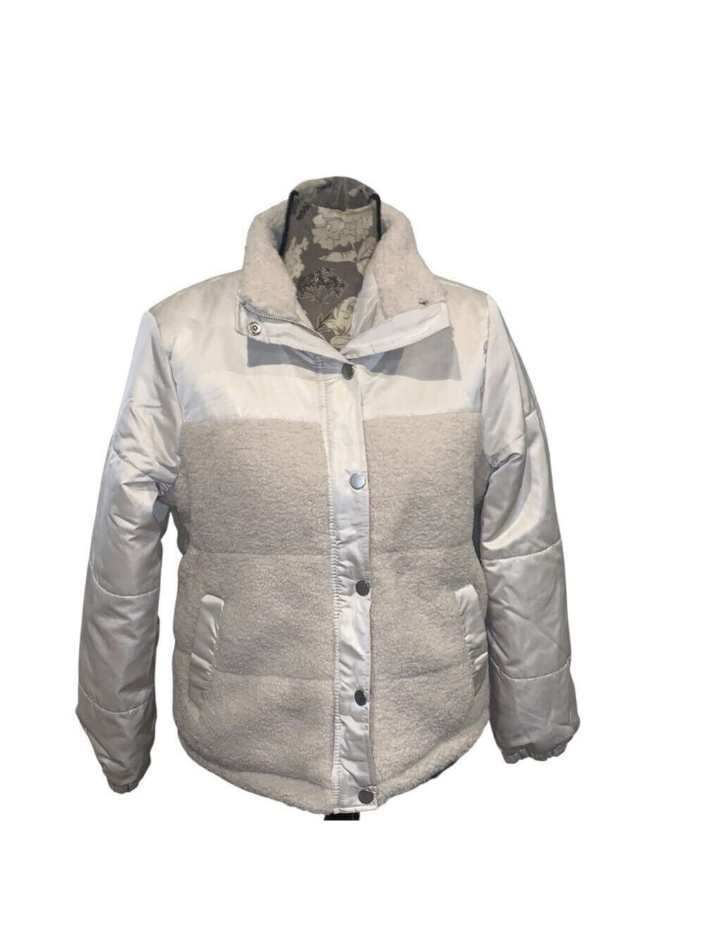 Cream Puffer Coat size medium 8/10 FLAW